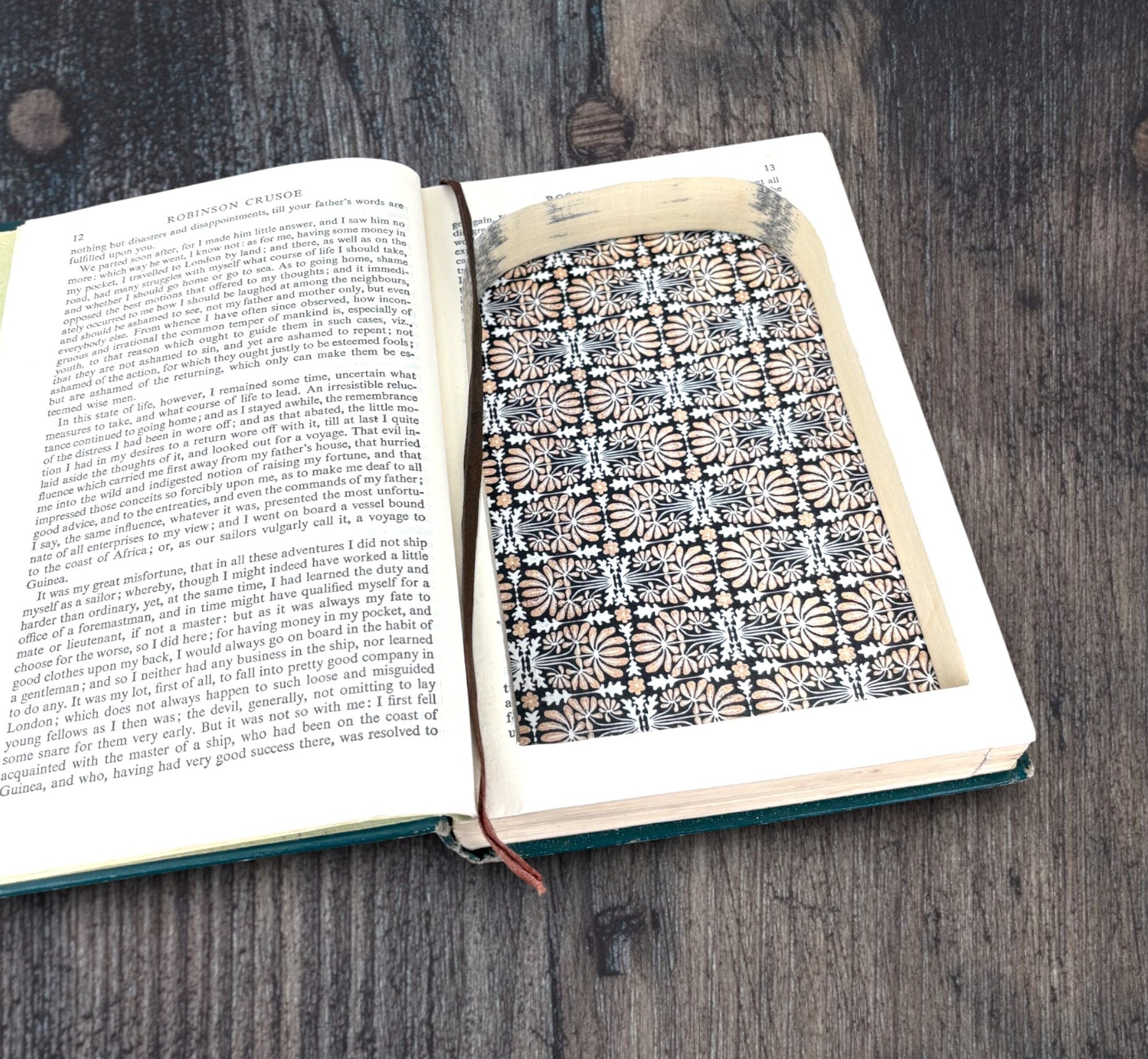 Robinson Crusoe - Daniel Defoe (1945) - Secret Storage Books