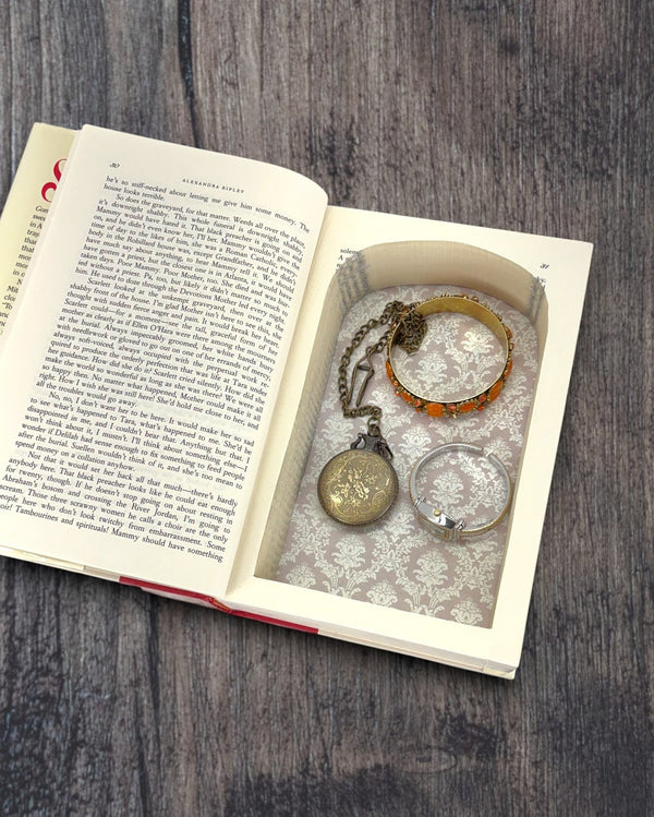Scarlett - Alexandra Ripley (Gone with the Wind Sequel) - Secret Storage Books